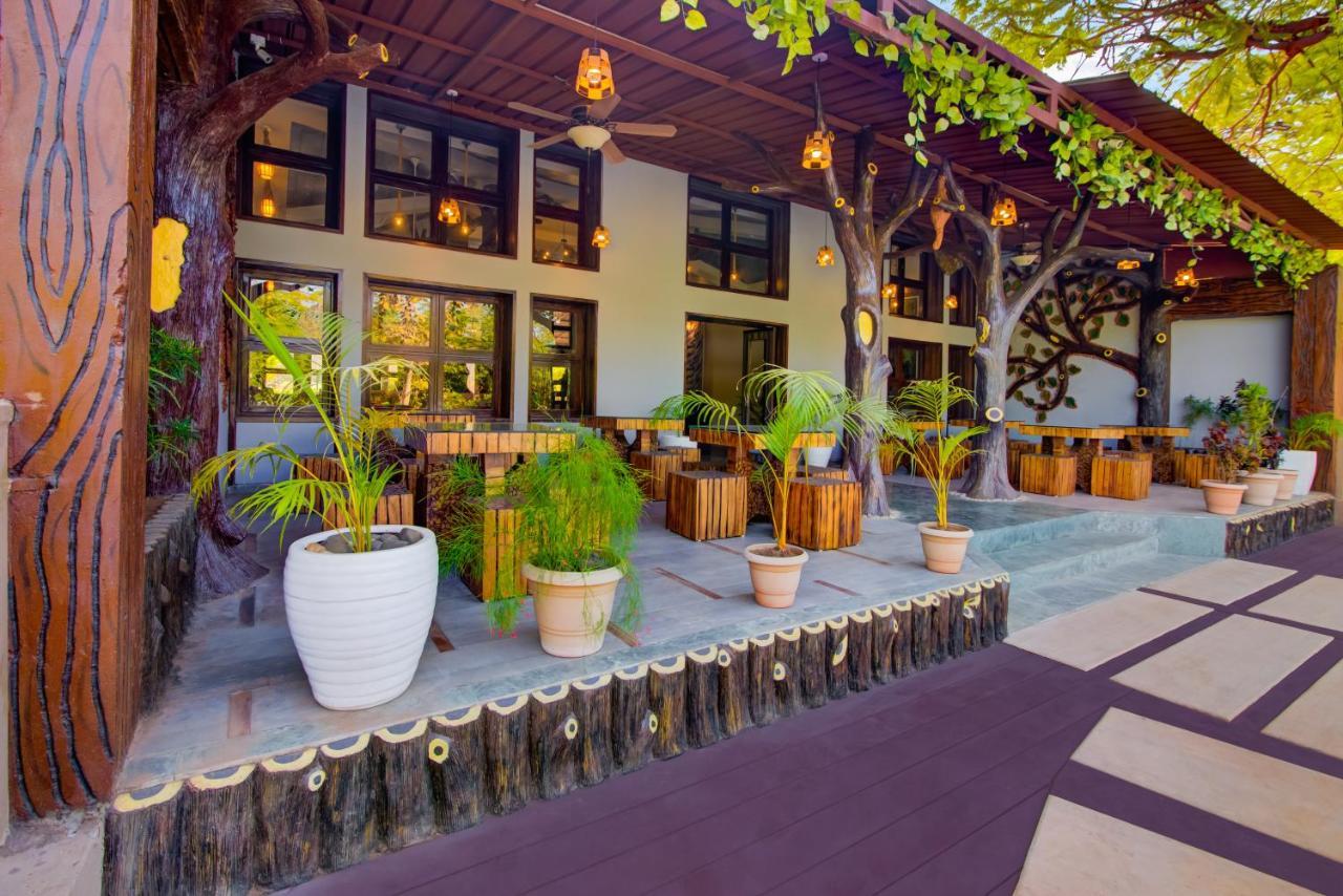 Club Mahindra Netrang Hotel Exterior photo