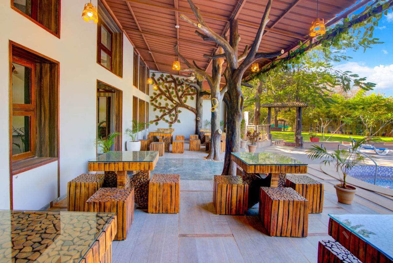 Club Mahindra Netrang Hotel Exterior photo