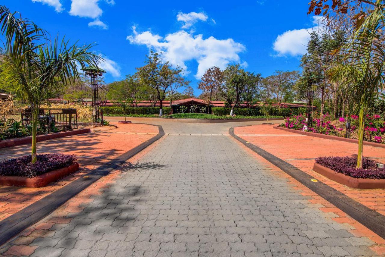 Club Mahindra Netrang Hotel Exterior photo
