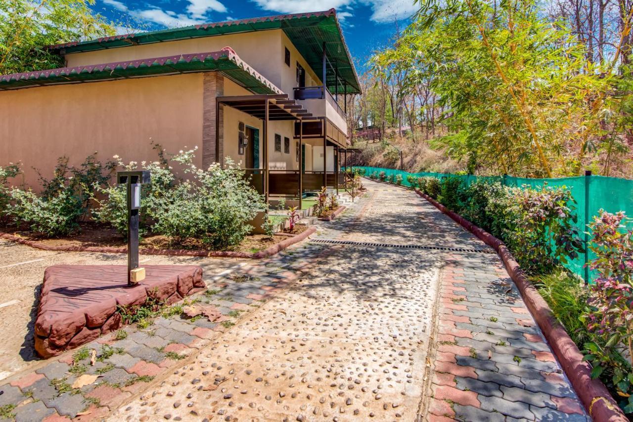 Club Mahindra Netrang Hotel Exterior photo