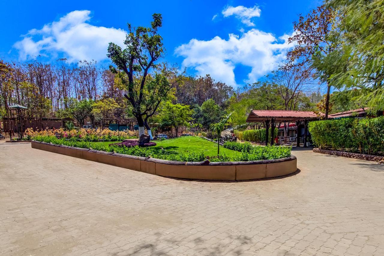 Club Mahindra Netrang Hotel Exterior photo