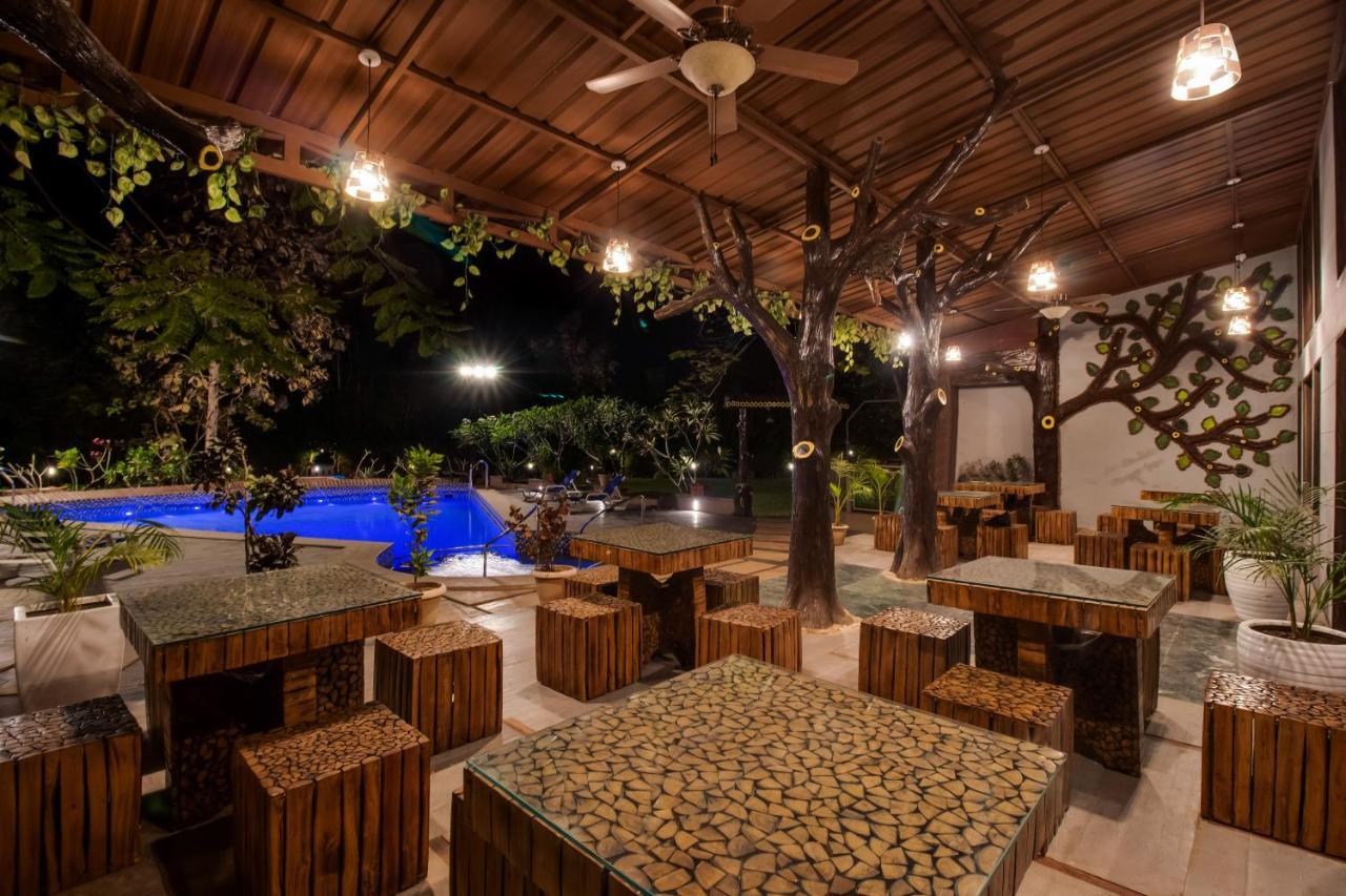 Club Mahindra Netrang Hotel Exterior photo
